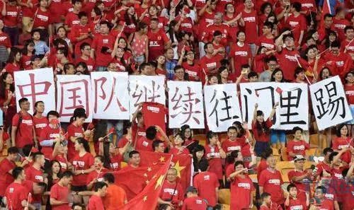  斯图加特主场惨败降级危机加剧  