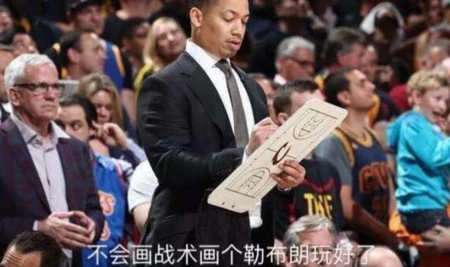  佛罗伦萨主帅下课，助教暂代指挥权  
