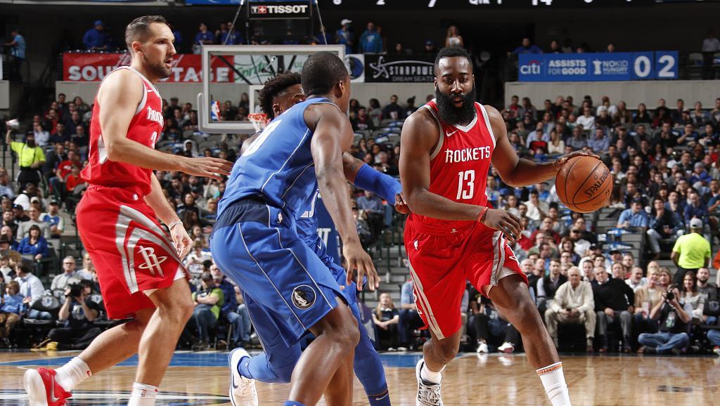 NBA独行侠加时争议绝杀太阳终结对手八连胜登顶联盟引热议
